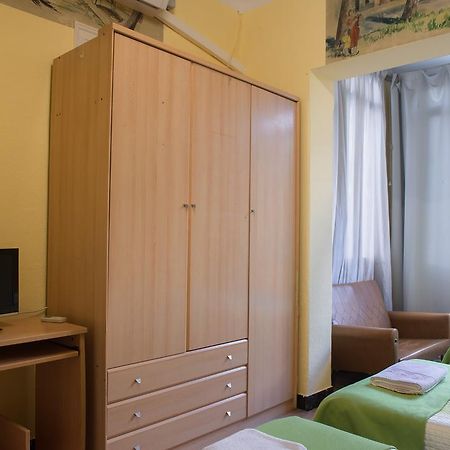 Hostel Turistic Castell Barcelona Buitenkant foto