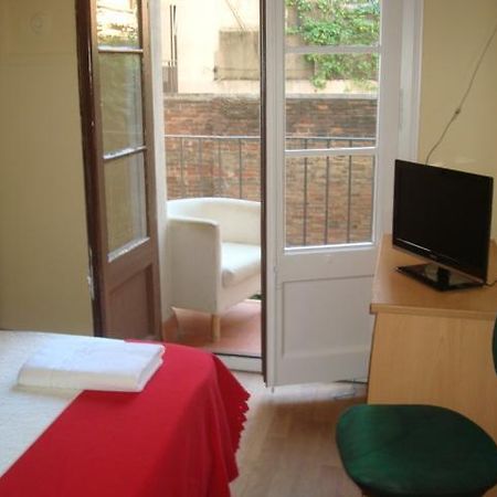 Hostel Turistic Castell Barcelona Buitenkant foto