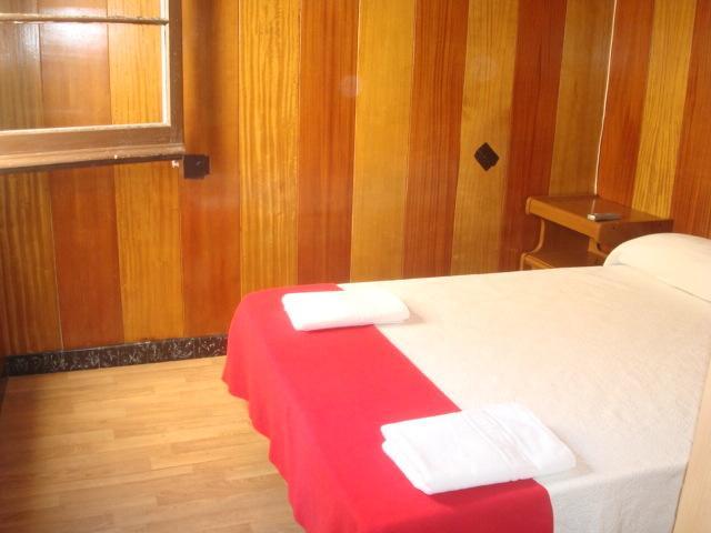 Hostel Turistic Castell Barcelona Buitenkant foto