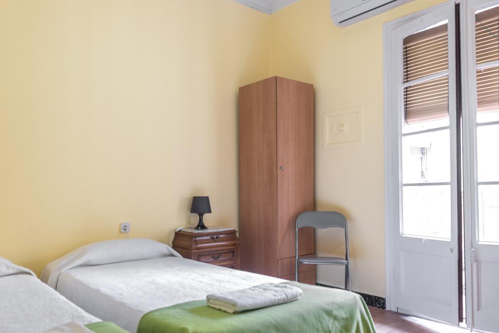 Hostel Turistic Castell Barcelona Buitenkant foto