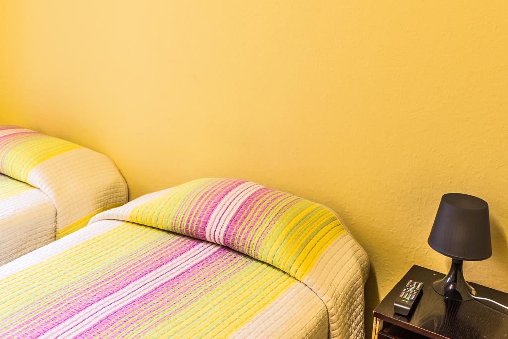 Hostel Turistic Castell Barcelona Buitenkant foto