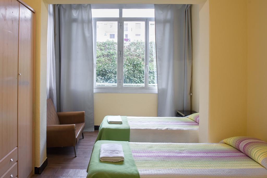 Hostel Turistic Castell Barcelona Buitenkant foto