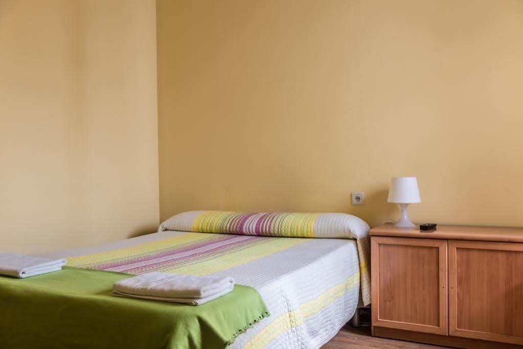 Hostel Turistic Castell Barcelona Buitenkant foto